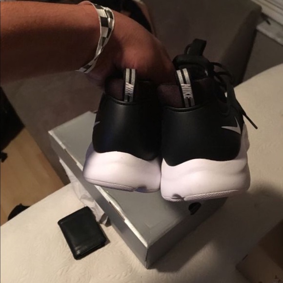 Nike men’s black sneakers size 11 - Picture 4 of 5